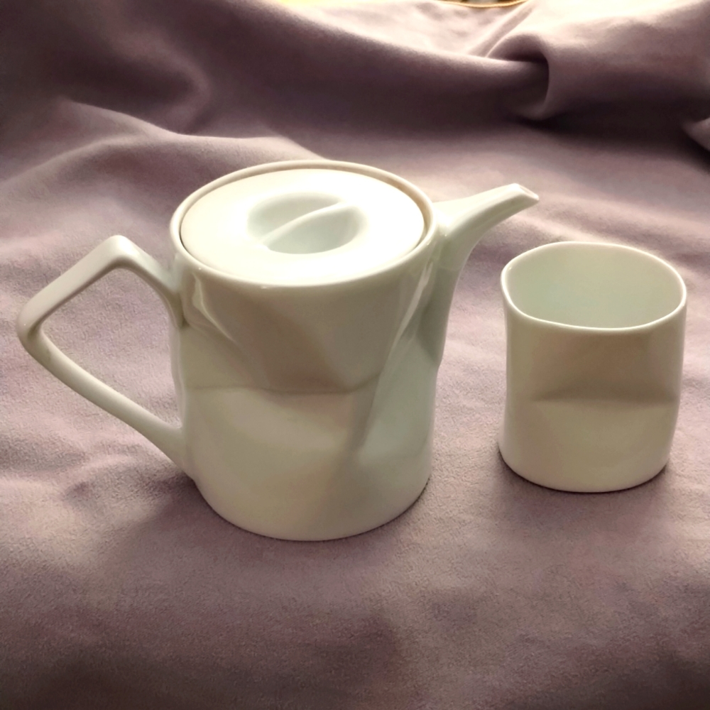 "crumpled bag" effect unique teapot and cup